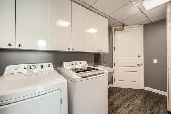 38 Laundry Room